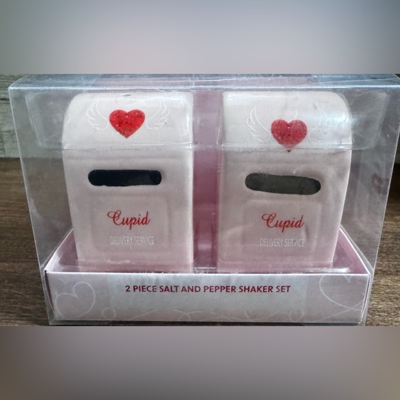 Pink Mailbox Salt and Pepper Ceramic Shaker Set Cupid's Love Letters - N… - Picture 2 of 8